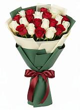 Букет Микс из красных и белых роз в Верховье
