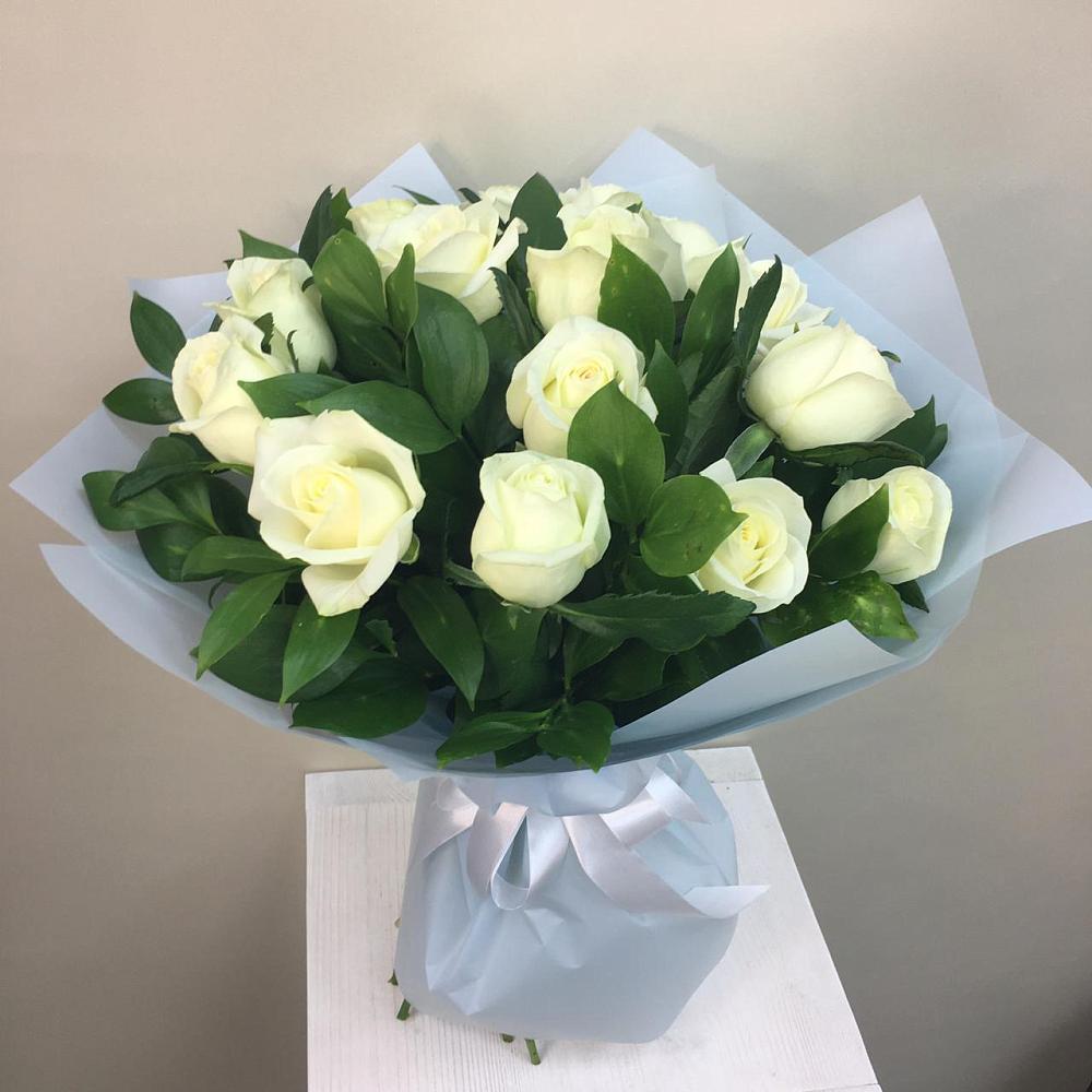 Букет 15 Белых роз Проуд в Верховье
