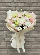 Букет цветов из:  Гвоздики, Розы, Лизиантусы и Хризантемы в Верховье